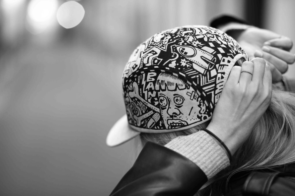 customisation casquette femme homme dessins street art graffiti mode